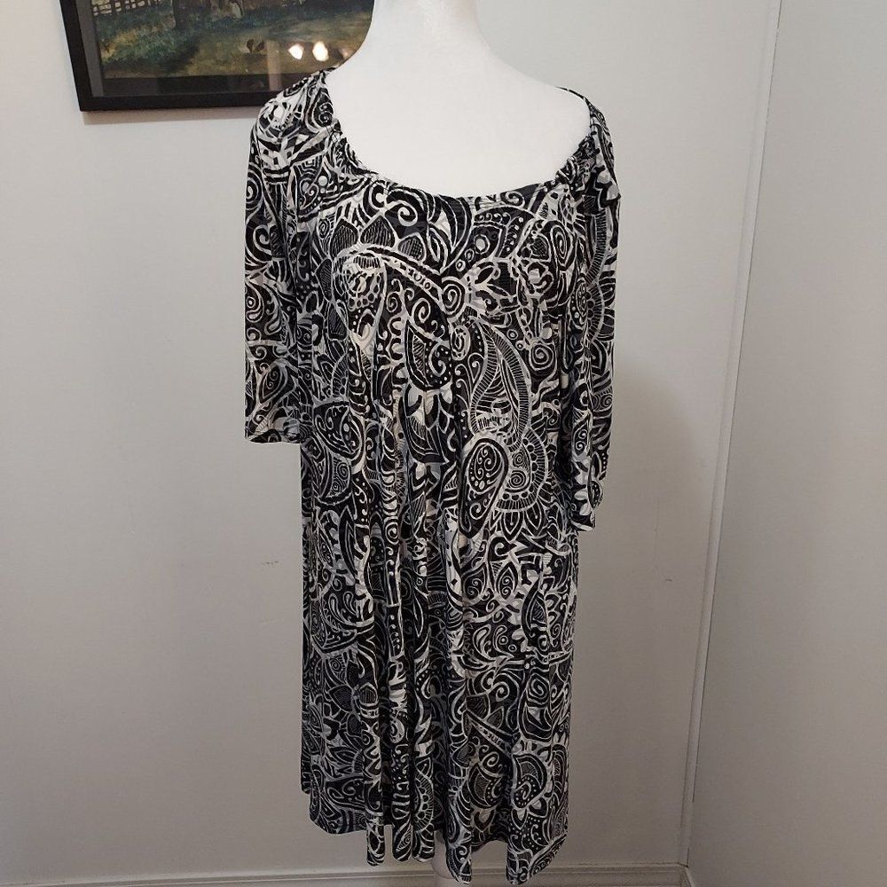 FANTAZIA   M  pit to pit 22 inch length  34 1`/2 VCG